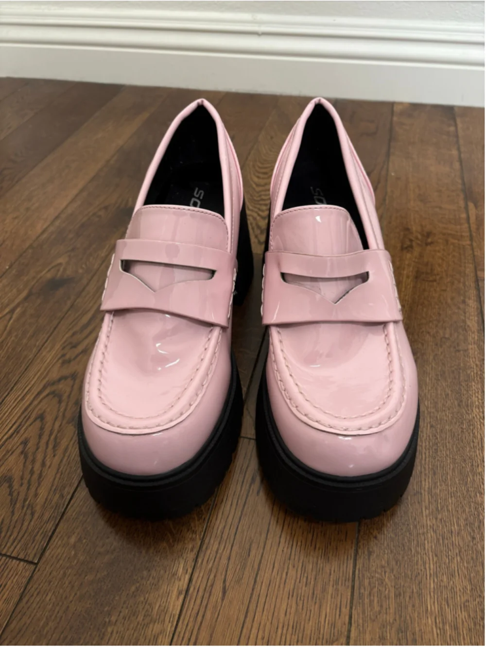 Soda Faux Patent Leather Platform Loafers Size 9 Pink and Black